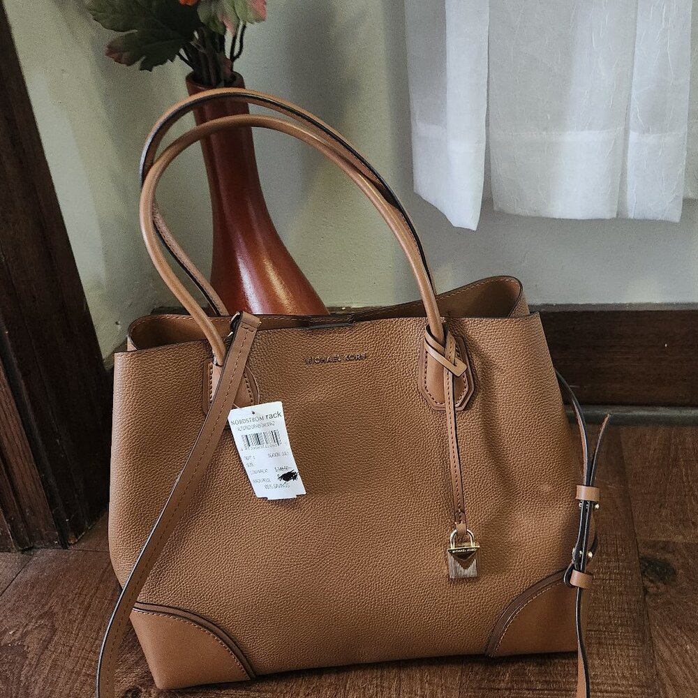 NWT Michael Kors Large Leather Tote with Leather adjustable Strap